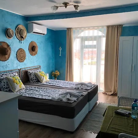 студио - морско бягство